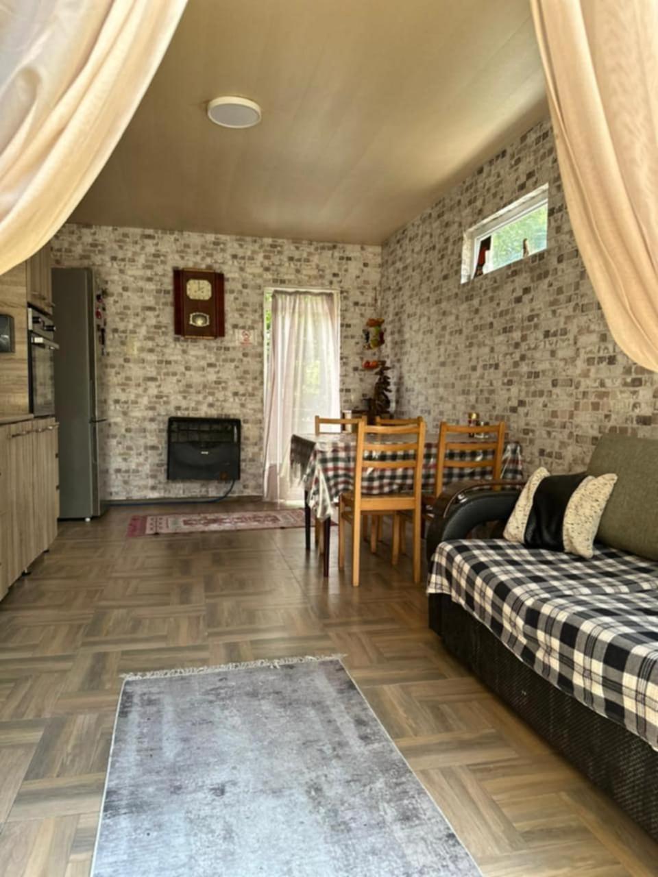 Guest House Barbi บาทูมิ ภายนอก รูปภาพ